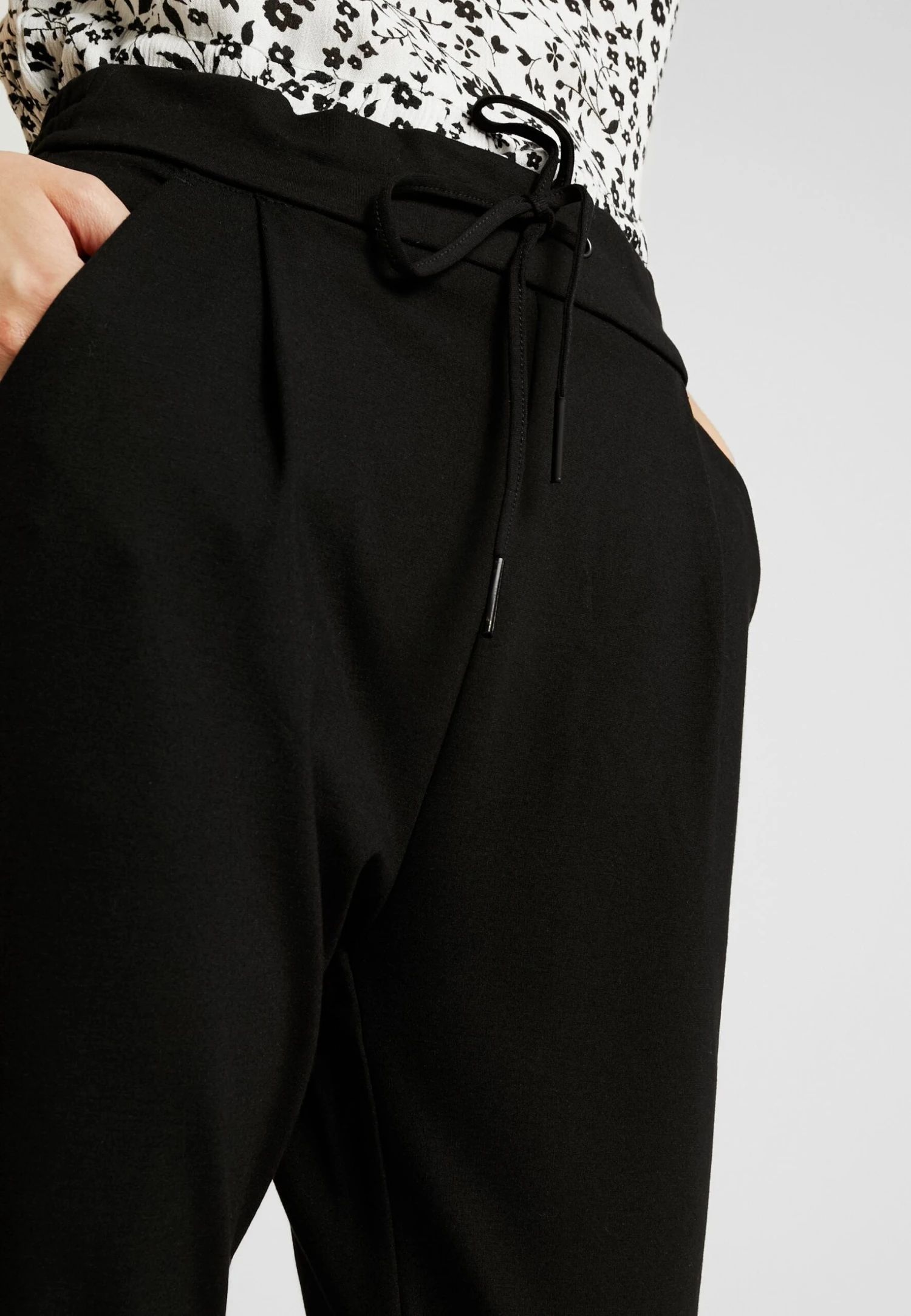 Vero Moda Winkel -Vero Moda Winkel 77f282b3e830487e97e504e4be3b9907 scaled 1