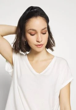 Vero Moda V Neck- T-Shirt Basic - Snow White -Vero Moda Winkel 7b7d32f6084d4946b09427efa908765a