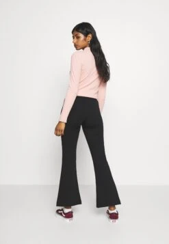 Vero Moda Petite Vmkamma Flared Pant- Broek - Black -Vero Moda Winkel 7bbe53ac702947be9cf6c8629dc9868a