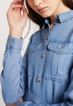 Vero Moda Vmmia Ls Regular Shirt Dress Ga - Spijkerjurk - Light Blue Denim 15 Vero Moda Vmmia Ls Regular Shirt Dress Ga - Spijkerjurk - Light Blue Denim -Vero Moda Winkel 86783e30d73a40c4aa23d84e74f4923d
