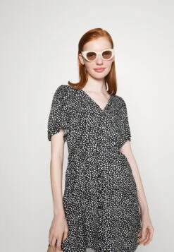 Vero Moda Vmalba Ss Short Wvn Noos - Blousejurk - Black Aop Joey Dot -Vero Moda Winkel 88e0db82a30c4c0babf93e30f954c766