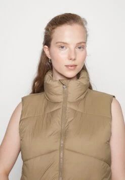 Vero Moda Uppsala Noos - Bodywarmer - Tigers Eye 14 Vero Moda Uppsala Noos - Bodywarmer - Tigers Eye -Vero Moda Winkel 89e93a672a124642bf102323b2e9028d