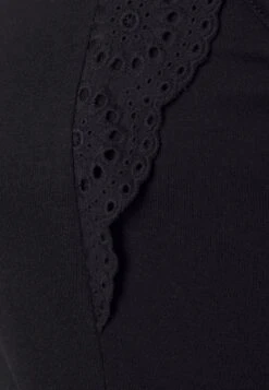 Vero Moda Curve Vmhollyn Noos Curve - T-Shirt Basic - Black -Vero Moda Winkel 8a4dbccc8e194974a31dfabbbf09e5fb