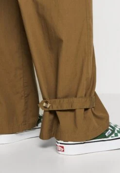 Vero Moda Vmcharlotte Pant- Cargobroek - Capers -Vero Moda Winkel 8dd58eaca8054b8a8554db76adc1f0bf