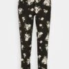 Vero Moda Vmeasy Pants - Broek - Black/Multicolored -Vero Moda Winkel 90e39612b293450488e8638f68e51189