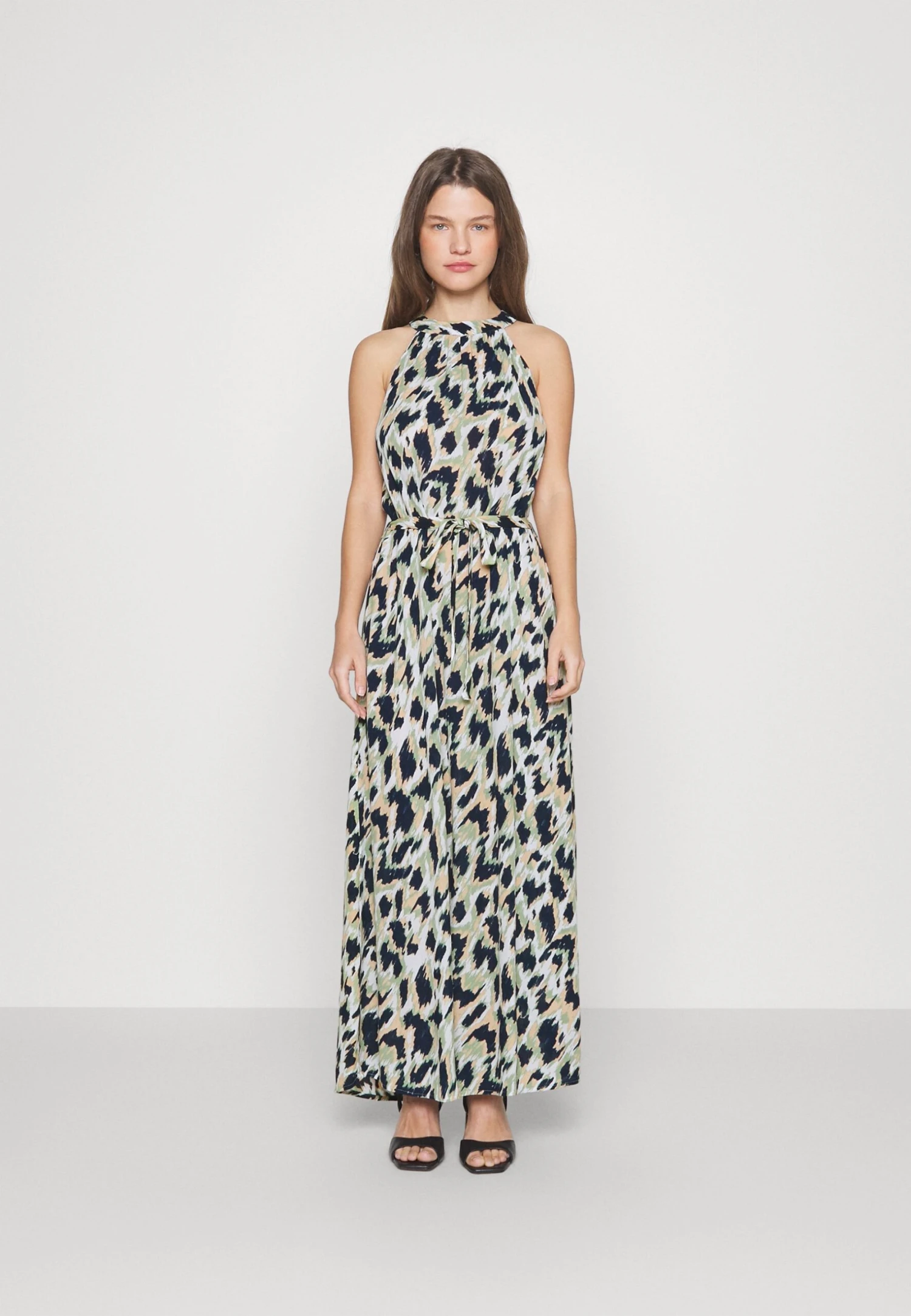 Vero Moda Petite Vmjenny Halter Dress - Maxi-Jurk - Navy Blazer/Mette 3 Vero Moda Petite Vmjenny Halter Dress - Maxi-Jurk - Navy Blazer/Mette