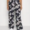 Vero Moda Curve Vmmenny Wide Pants - Broek - Navy Blazer 1 Vero Moda Curve Vmmenny Wide Pants - Broek - Navy Blazer -Vero Moda Winkel 939a388bb79b440dbec728a8d8e7614e