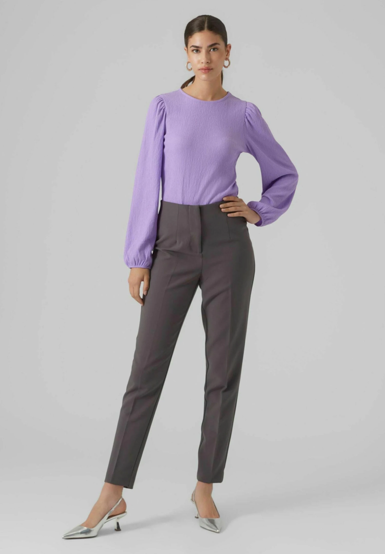 Vero Moda Vmsandy Hr Tapered Noos - Broek - Grey Pinstripe 4 Vero Moda Vmsandy Hr Tapered Noos - Broek - Grey Pinstripe - Afbeelding 2