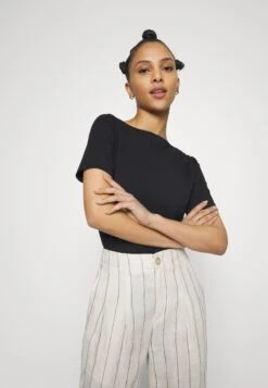 Vero Moda Petite Vmpanda- T-Shirt Basic - Black -Vero Moda Winkel 94ca028232654931912b72781e80e714