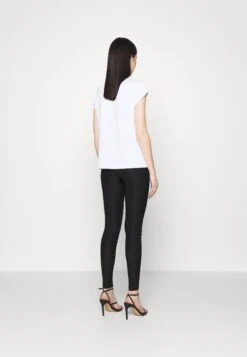 Vero Moda Vmfilli Ss V-Neck Ga Noos - T-Shirt Basic - Bright White -Vero Moda Winkel 94fd65a603e343c69decf31ee40de7a5