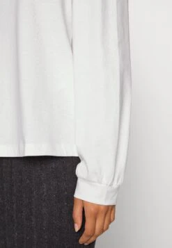 Vero Moda Vmkerry Ls O Neck Vma Noos - Longsleeve - Snow White -Vero Moda Winkel 95b87795690b4ad5bc8a6692622c4b33