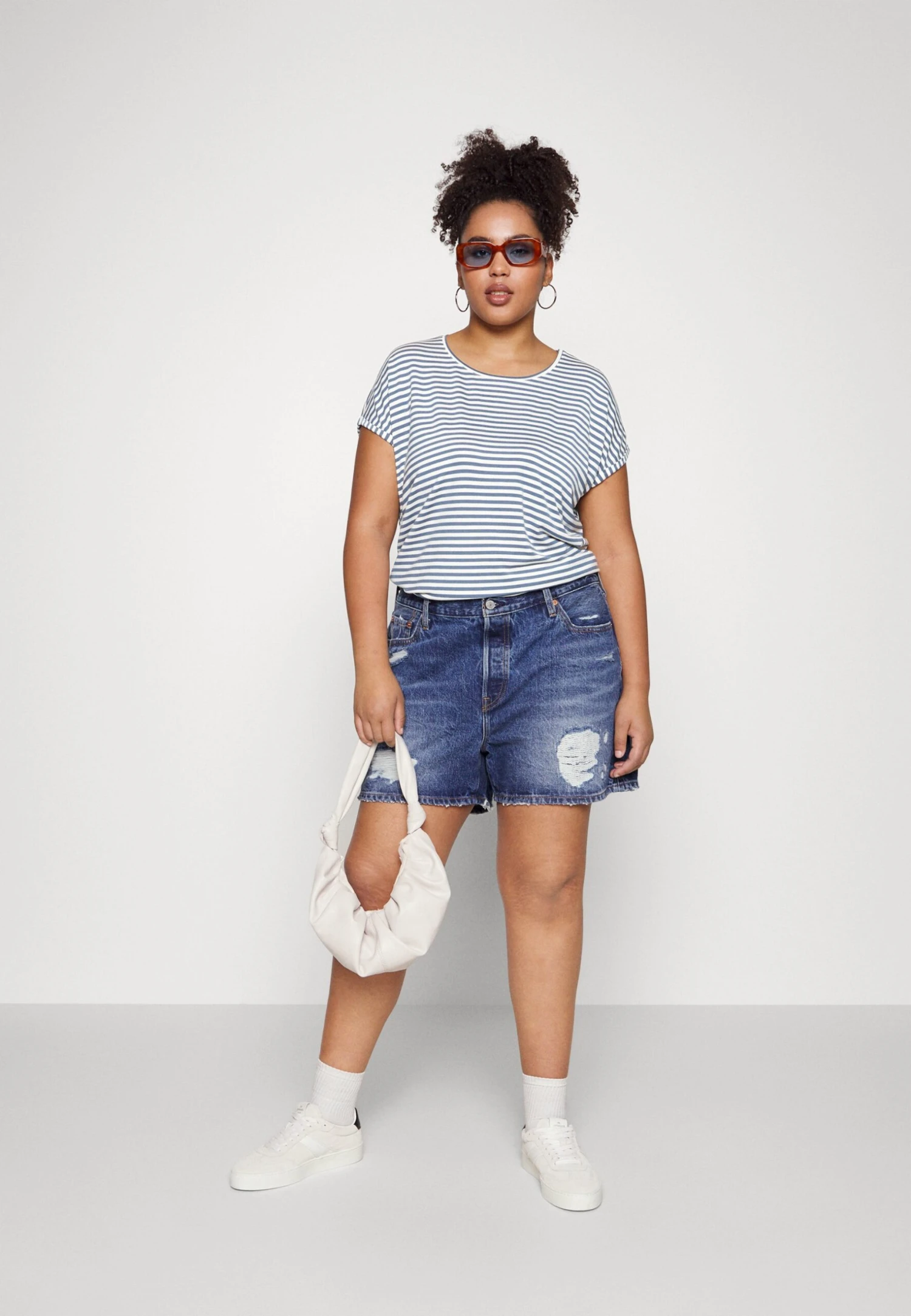 Vero Moda Curve Vmaya Plain Curve - T-Shirt Print - China Blue/Pristine 4 Vero Moda Curve Vmaya Plain Curve - T-Shirt Print - China Blue/Pristine - Afbeelding 2