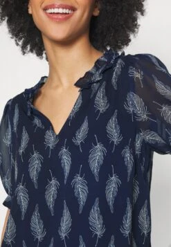 Vero Moda Petite Vmsara V Neck Top - T-Shirt Print - Navy Blazer /Sara -Vero Moda Winkel 99391b2f4be64aeaa0ebf8b22135d0a8