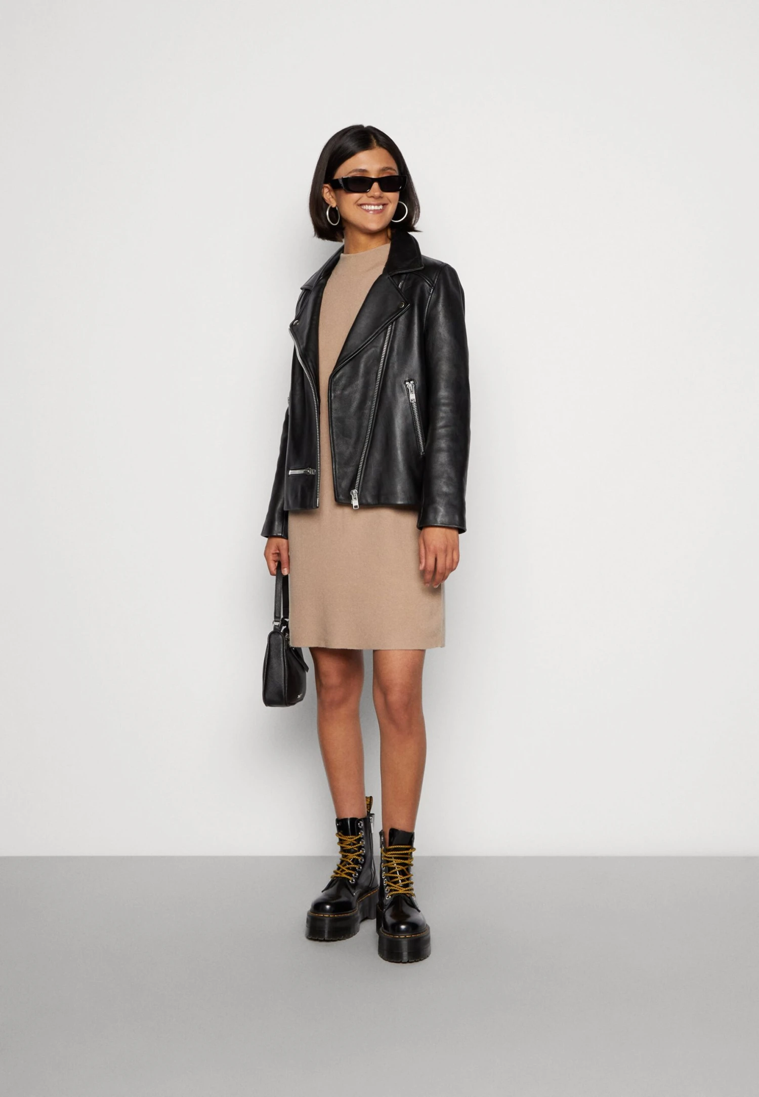 Vero Moda Vmnancy Funnelneck Dress- Gebreide Jurk - Silver Mink 4 Vero Moda Vmnancy Funnelneck Dress- Gebreide Jurk - Silver Mink - Afbeelding 2