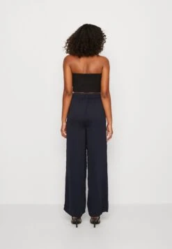 Vmdarcy Wide Pants - Broek - Salute 10 Vmdarcy Wide Pants - Broek - Salute -Vero Moda Winkel 9d0bb8cb94db484d977c53519c18187b