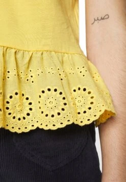 Vero Moda Petite Vmemily Peplum Top- T-Shirt Print - Golden Cream -Vero Moda Winkel a1071a492a344cc48d51c180565578b3