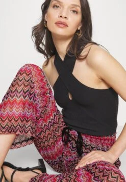 Vero Moda Petite Vmdicte Wide Pant- Broek - Bon Bon/Navy/Now 11 Vero Moda Petite Vmdicte Wide Pant- Broek - Bon Bon/Navy/Now -Vero Moda Winkel a2bf65186e6741eb98ab374123279b86