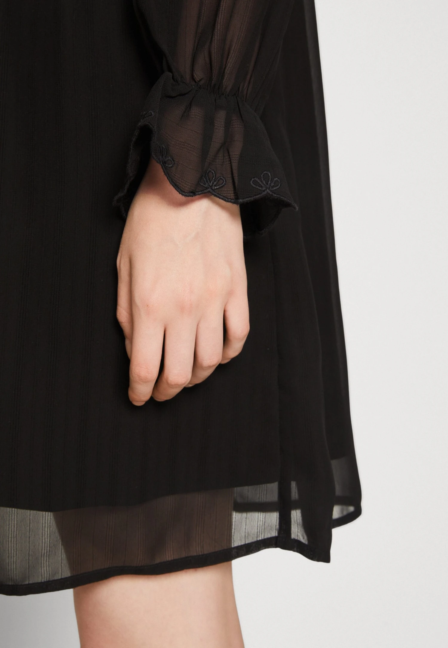 Vero Moda Vmnola V-Neck Short Dress - Jurk - Black 8 Vero Moda Vmnola V-Neck Short Dress - Jurk - Black - Afbeelding 6