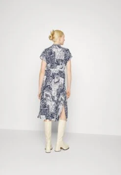 Vero Moda Tall Vmebba Calf Shirt Dress - Jurk - Navy Blazer/Ebba 9 Vero Moda Tall Vmebba Calf Shirt Dress - Jurk - Navy Blazer/Ebba -Vero Moda Winkel a83654a1a11b4c759a8aa814c30ae8fb