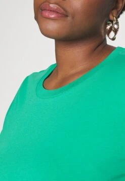 Vero Moda Curve Vmpaula - T-Shirt Basic - Holly Green 11 Vero Moda Curve Vmpaula - T-Shirt Basic - Holly Green -Vero Moda Winkel a8e86e469d72498d9fb9100b66edea1a