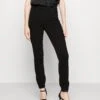 Vero Moda Tall Vmivy Ankle Pants - Cargobroek - Black 1 Vero Moda Tall Vmivy Ankle Pants - Cargobroek - Black -Vero Moda Winkel ae20a52fb2bc40e3b4b0b797e7190127