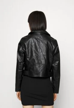 Vero Moda Petite Nicole Short Coated - Imitatieleren Jas - Black -Vero Moda Winkel ae63b8cf97624e538891adbfaab99fee