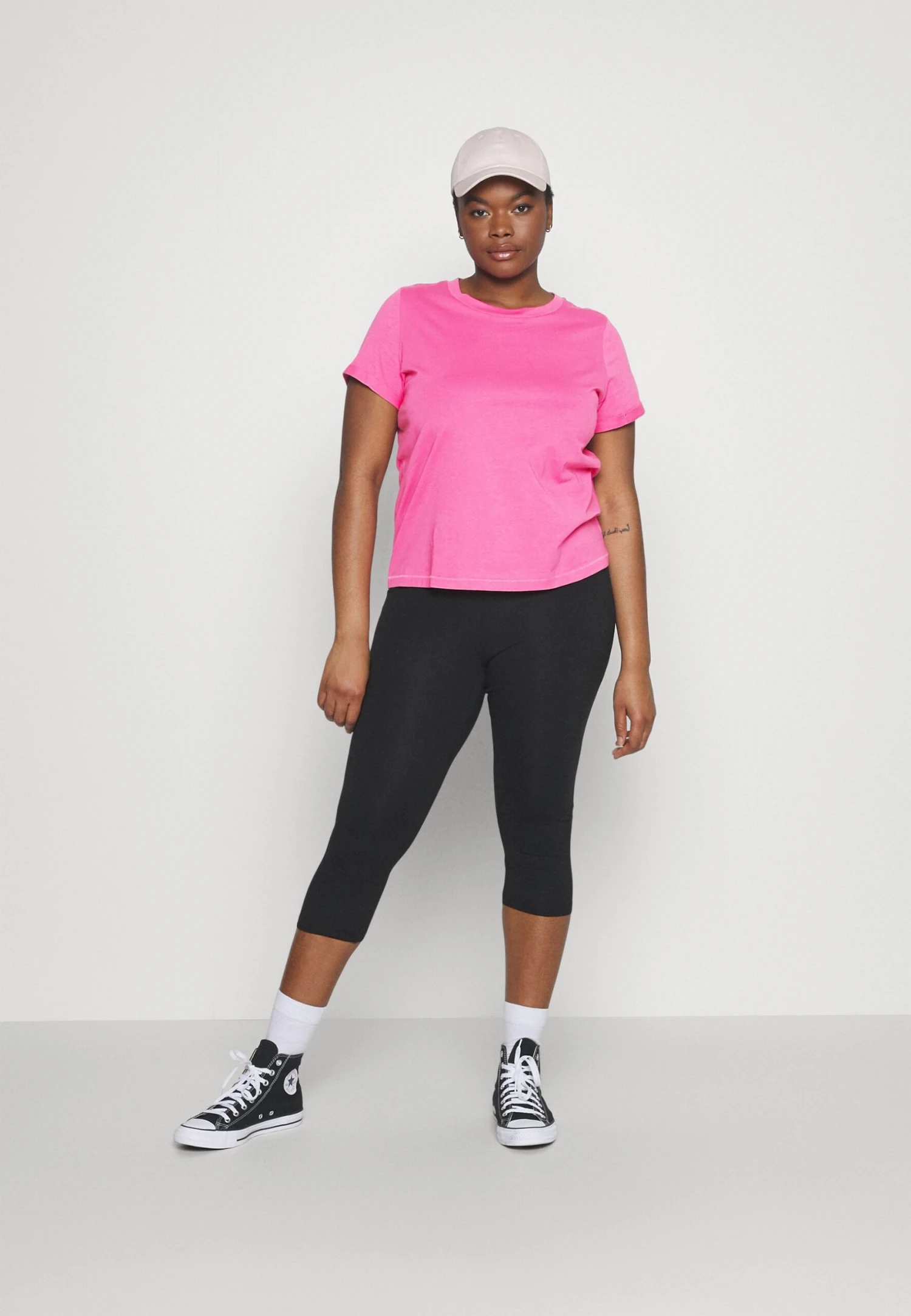 Vero Moda Curve Vmpaula - T-Shirt Basic - Shocking Pink 4 Vero Moda Curve Vmpaula - T-Shirt Basic - Shocking Pink - Afbeelding 2