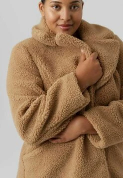 Vero Moda Curve Teddy - Winterjas - Tigers Eye -Vero Moda Winkel b22fcd1817ad4b328d6f207da633a6f0