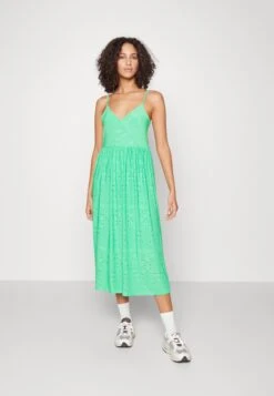 Vero Moda Tall Vmcamil Singlet Calf Dress - Jerseyjurk - Bright Green