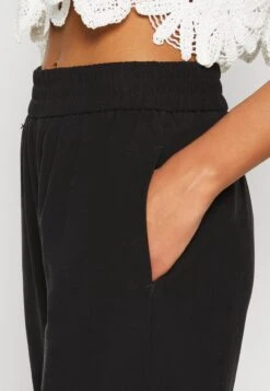 Vero Moda Carmen Pull-On Noos - Broek - Black -Vero Moda Winkel b3e68fe0967f43fba966a9bf6cb5c463