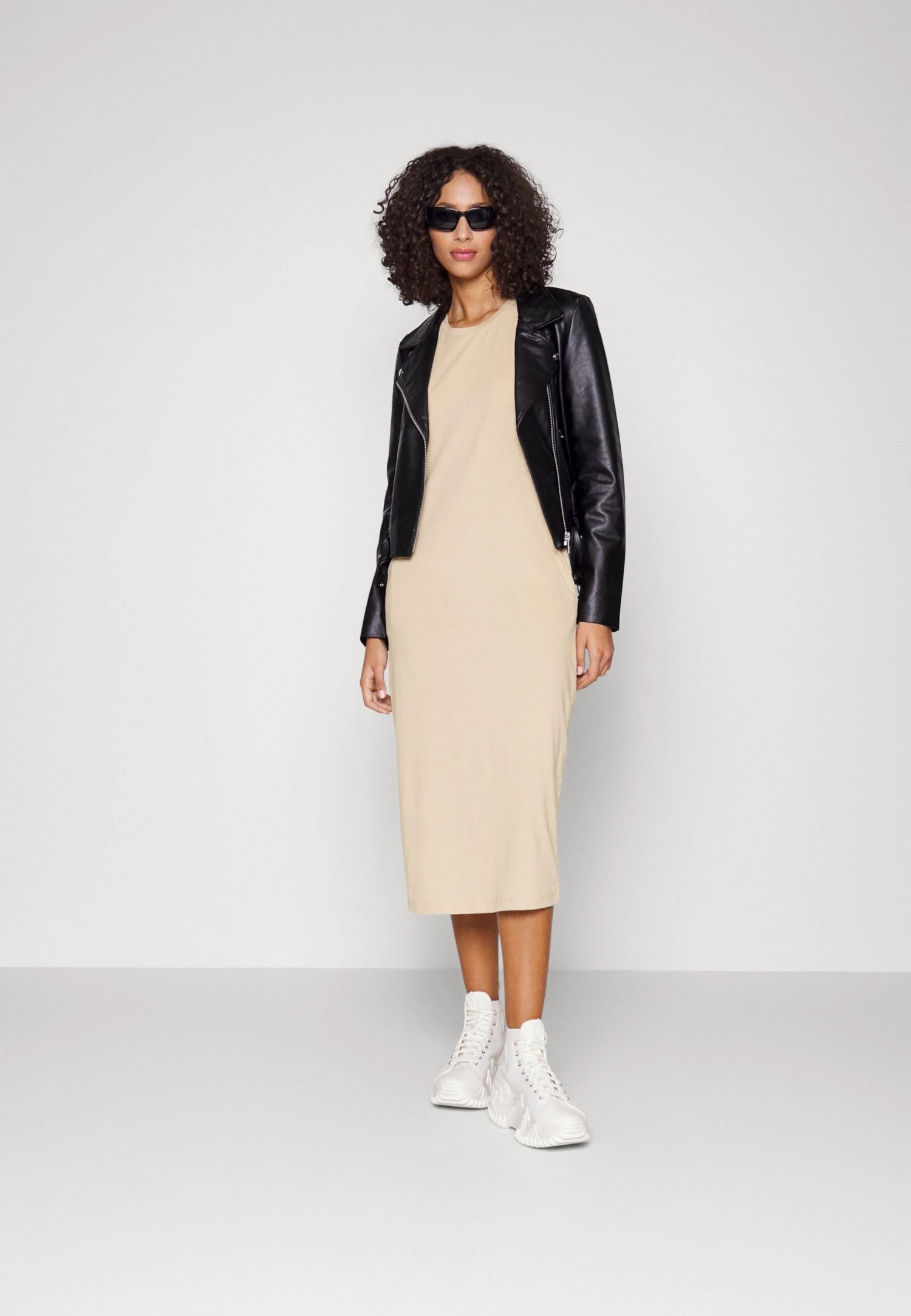 Vero Moda Tall Vmcelena Calf Dress - Jerseyjurk - Irish Cream 4 Vero Moda Tall Vmcelena Calf Dress - Jerseyjurk - Irish Cream - Afbeelding 2