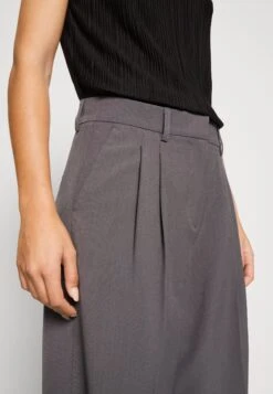 Vero Moda Vmtroian Wide Dad Pant - Broek - Grey -Vero Moda Winkel bc9ccd56e2f64d9193fefa3a6f64504c