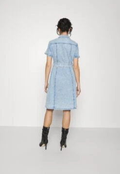 Vero Moda Petite Vmsayla Belt Dress - Spijkerjurk - Light Blue -Vero Moda Winkel bd84da1bf7284b9dab4fc6bf57f38fa6