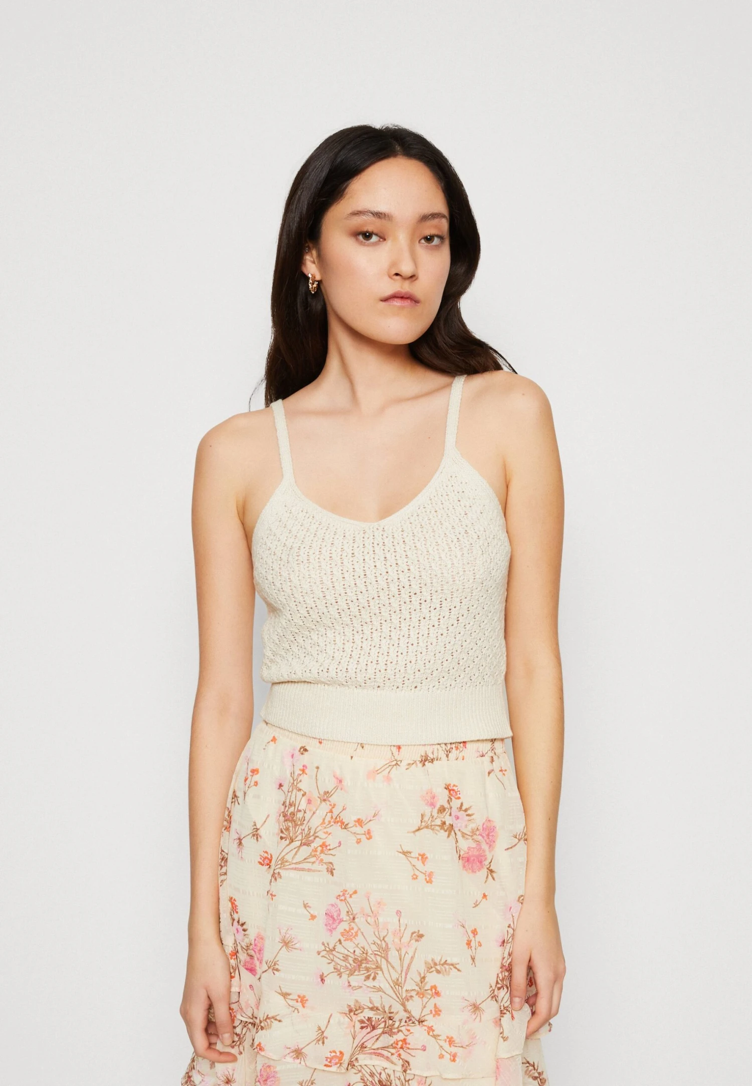 Vero Moda Vmblanca Strap Crop - Top - Birch 3 Vero Moda Vmblanca Strap Crop - Top - Birch
