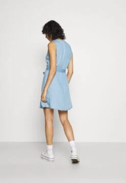 Vero Moda Vmviviana Short Dress - Spijkerjurk - Light Blue Denim -Vero Moda Winkel c45960f0128c4cc9becd5ed12b452f28