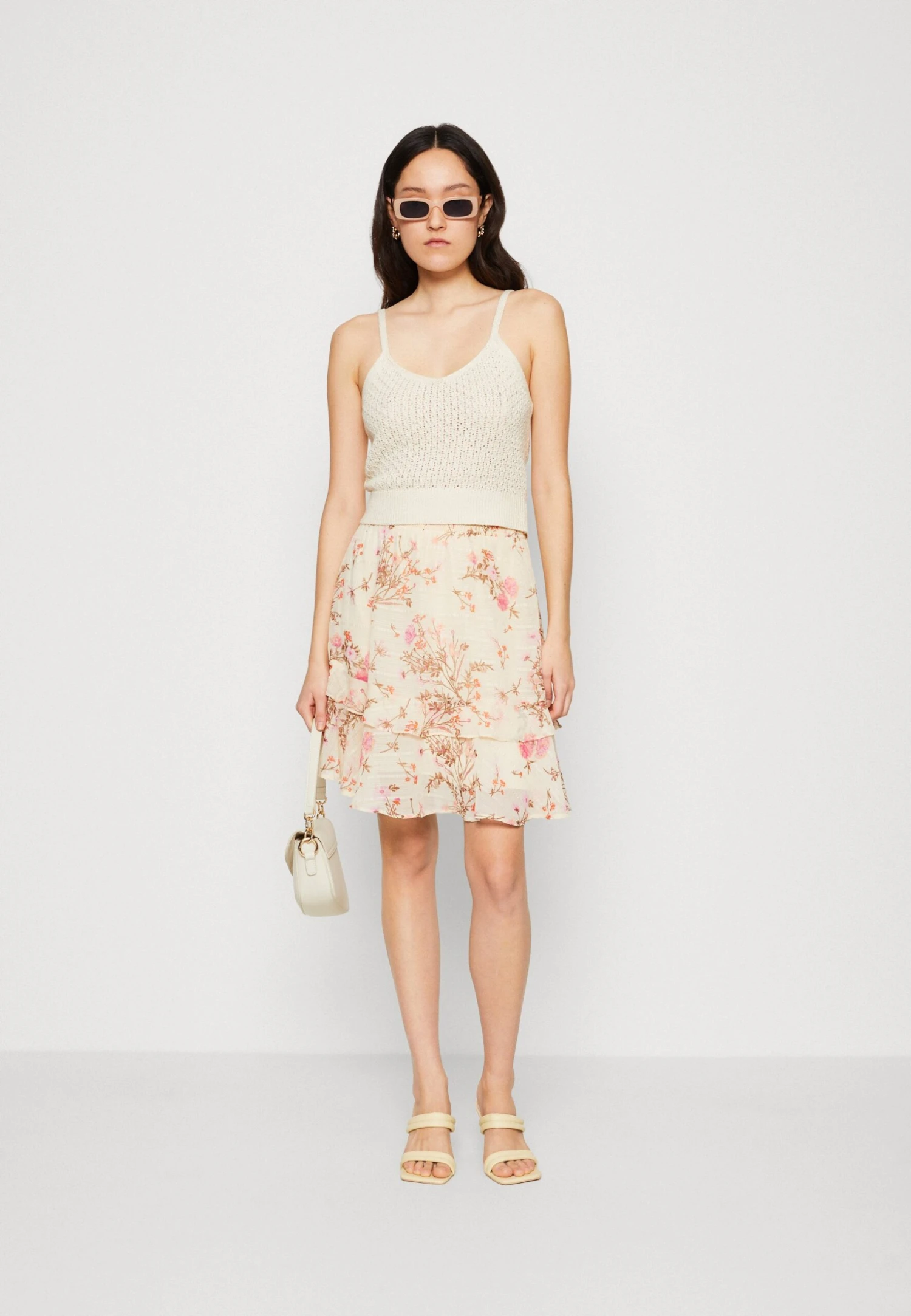 Vero Moda Vmblanca Strap Crop - Top - Birch 4 Vero Moda Vmblanca Strap Crop - Top - Birch - Afbeelding 2