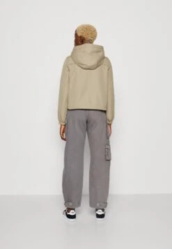 Vero Moda Vmzoa Padded Short - Jas - Laurel Oak -Vero Moda Winkel cc249a9a1bcc4a84beba5a1427cbfc5a