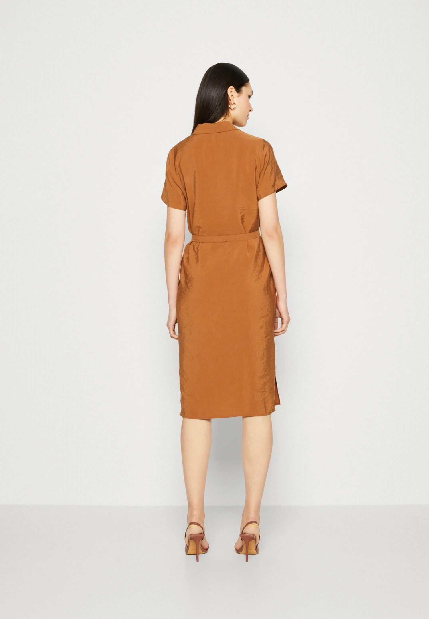 Vero Moda Vmqueeny Calf Shirt Dress- Blousejurk - Toffee 5 Vero Moda Vmqueeny Calf Shirt Dress- Blousejurk - Toffee - Afbeelding 3
