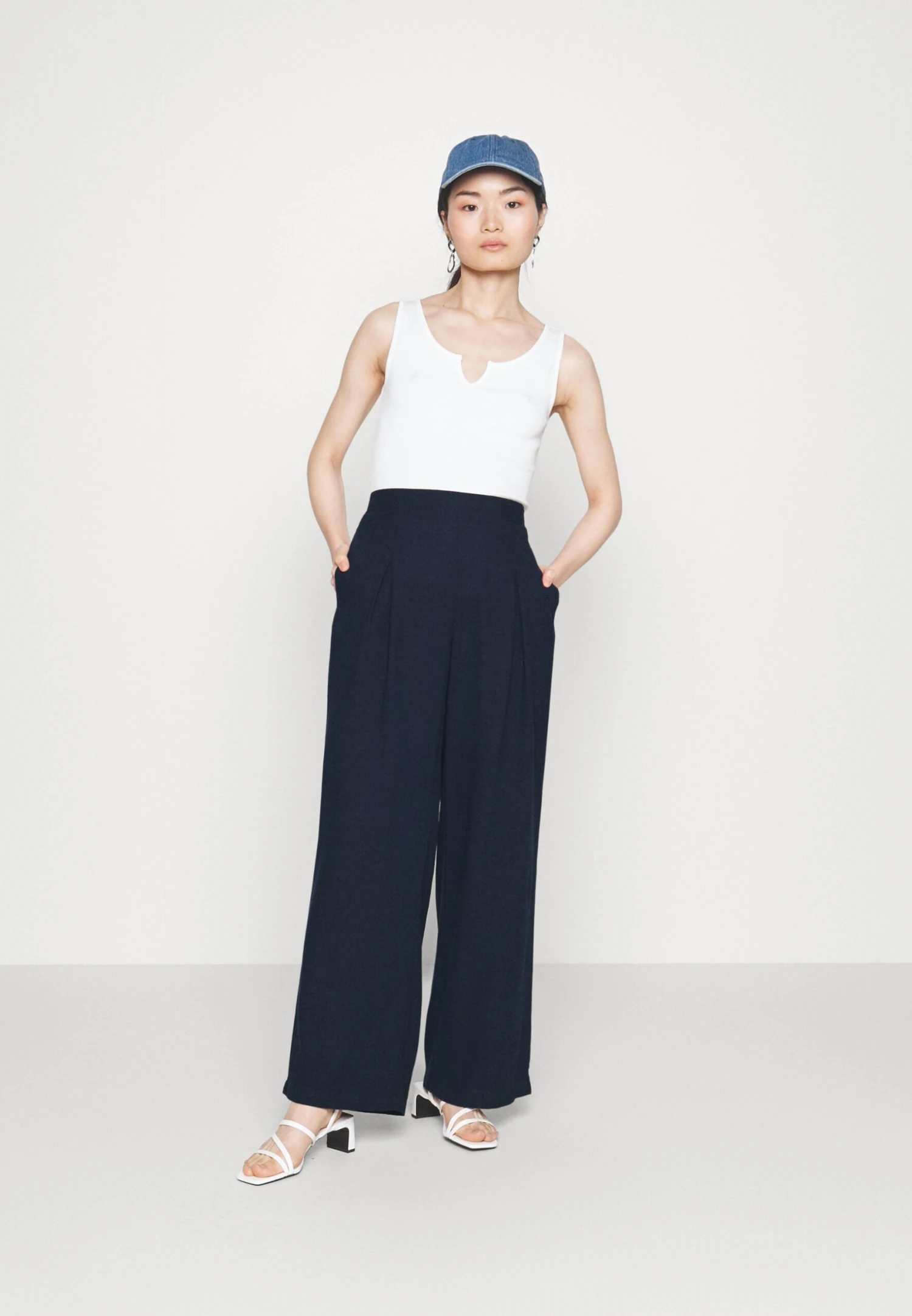 Vero Moda Petite Vmmymilo Wide Pants- Broek - Navy Blazer 4 Vero Moda Petite Vmmymilo Wide Pants- Broek - Navy Blazer - Afbeelding 2