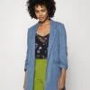 Vero Moda Vmrica Long Blazer - Halflange Jas - China Blue 1 Vero Moda Vmrica Long Blazer - Halflange Jas - China Blue -Vero Moda Winkel dcb964de0cd64390a139bd837ffb820e
