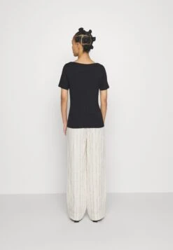 Vero Moda Petite Vmpanda- T-Shirt Basic - Black -Vero Moda Winkel dd595089db9a49dd983f854e4ed7e7cd