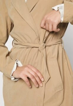 Vero Moda Tall Vmbilliedaisy Coat - Mantel - Tigers Eye -Vero Moda Winkel de9dad3874544b18846c16e0022a9610