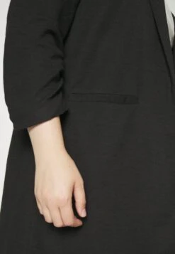 Vero Moda Curve Vmcrica - Halflange Jas - Black -Vero Moda Winkel e296fb2bf0d145bcb9fb29a3b06e0e6b