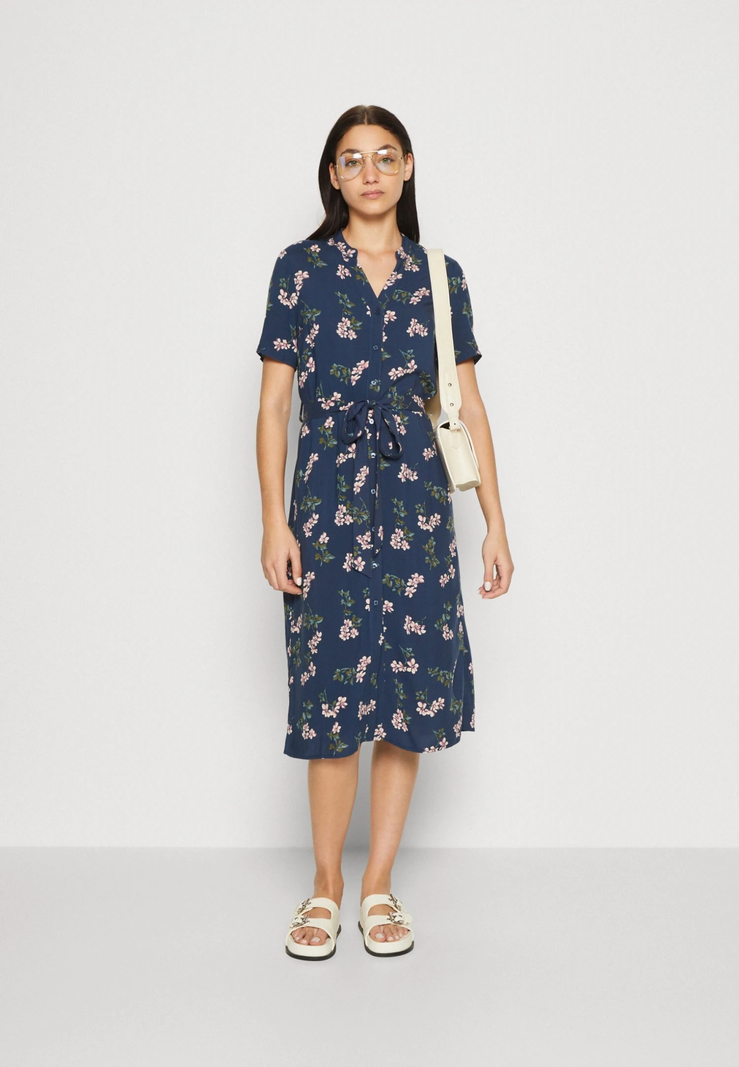 Vero Moda Vmvica S/S Ga Wvn Noos - Blousejurk - Navy/Nellie 4 Vero Moda Vmvica S/S Ga Wvn Noos - Blousejurk - Navy/Nellie - Afbeelding 2