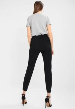 Vero Moda Vmeva MrString Ga Noos - Trainingsbroek - Black -Vero Moda Winkel e9761af4ffc844bdb7d3123d2174133b