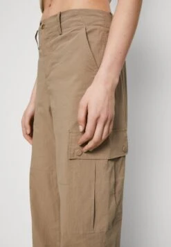 Vero Moda Riley Mr Cargo- Cargobroek - Desert Taupe -Vero Moda Winkel e9f98c03f01c454eb9efa515cb99c92d
