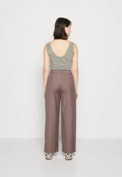 Vmfiona O Neck Body - Top - Off-White 9 Vmfiona O Neck Body - Top - Off-White -Vero Moda Winkel ea5adb187b644f728cac6dfc01b0e676