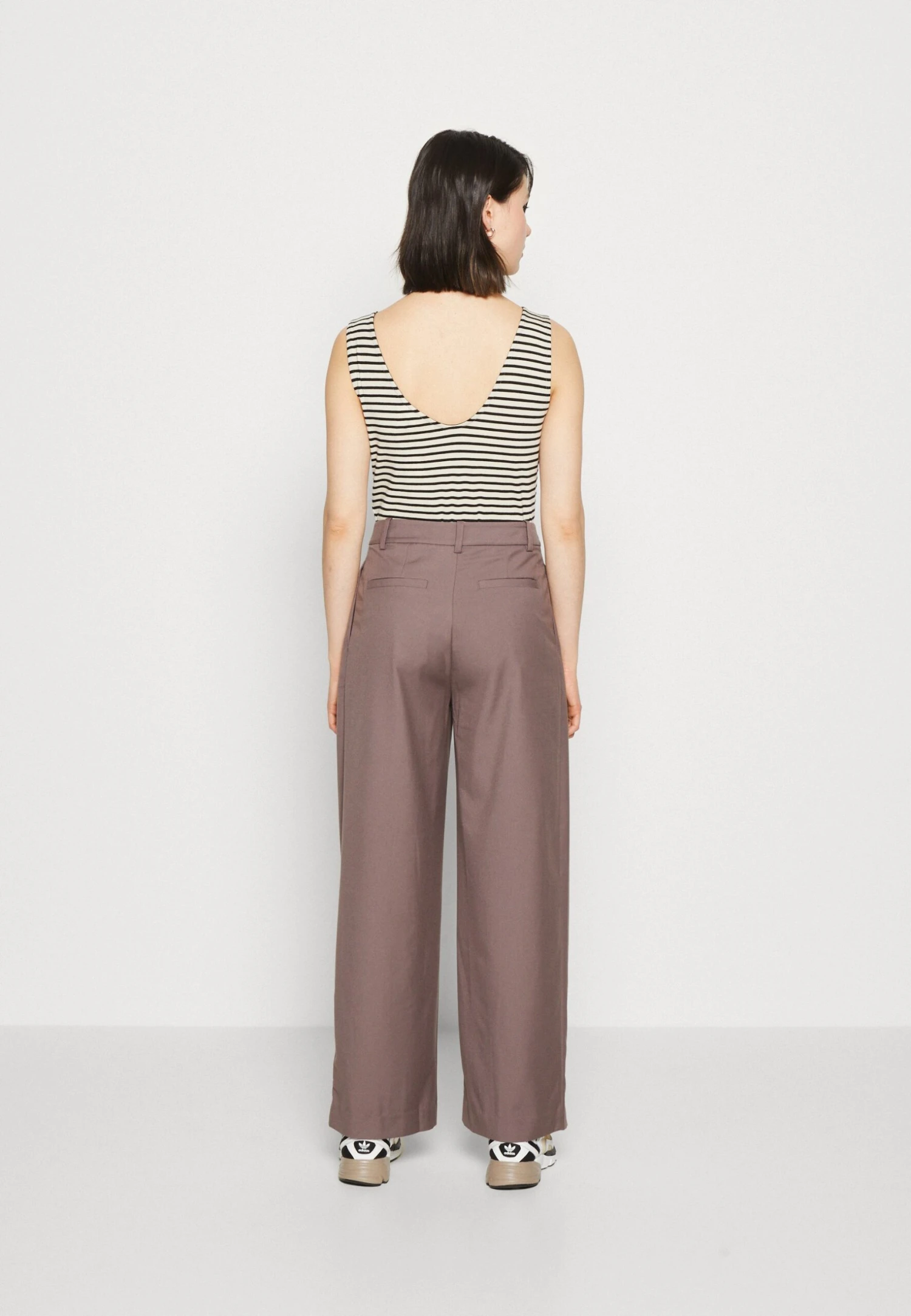 Vmfiona O Neck Body - Top - Off-White 4 Vmfiona O Neck Body - Top - Off-White - Afbeelding 3