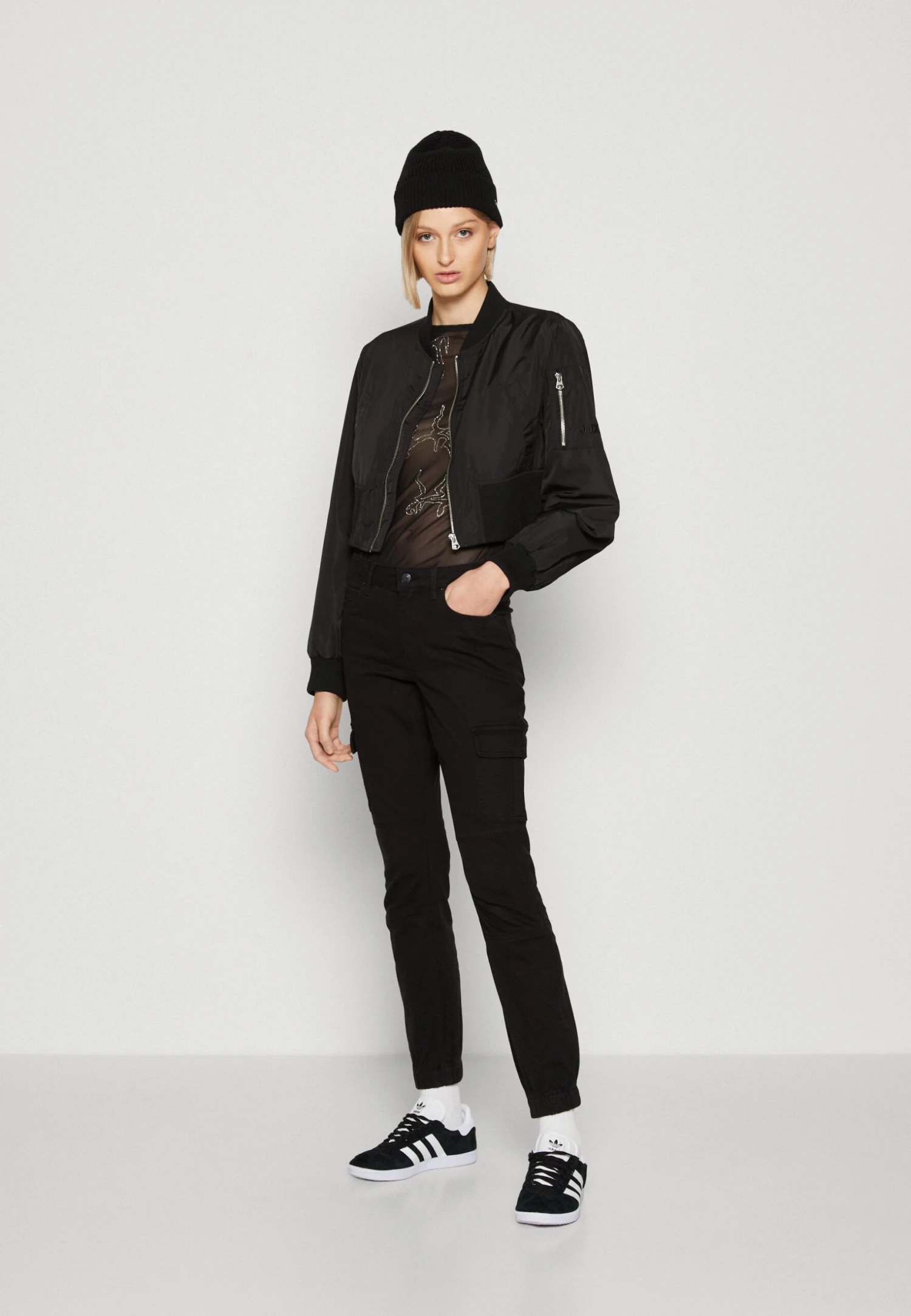 Vero Moda Vmivy Ankle - Cargobroek - Black 4 Vero Moda Vmivy Ankle - Cargobroek - Black - Afbeelding 2