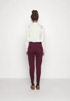 Vero Moda HrPaperbag Ga Noos - Broek - Winetasting -Vero Moda Winkel f2d3c4b931dd47b78f75bf22959bda42